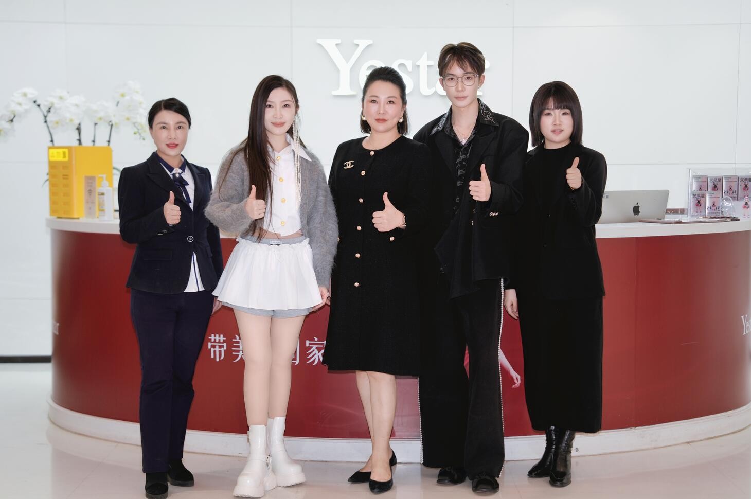 气质微整，明星挚选：著名歌手王若熙、著名主持人刘菩联袂探访南京艺星