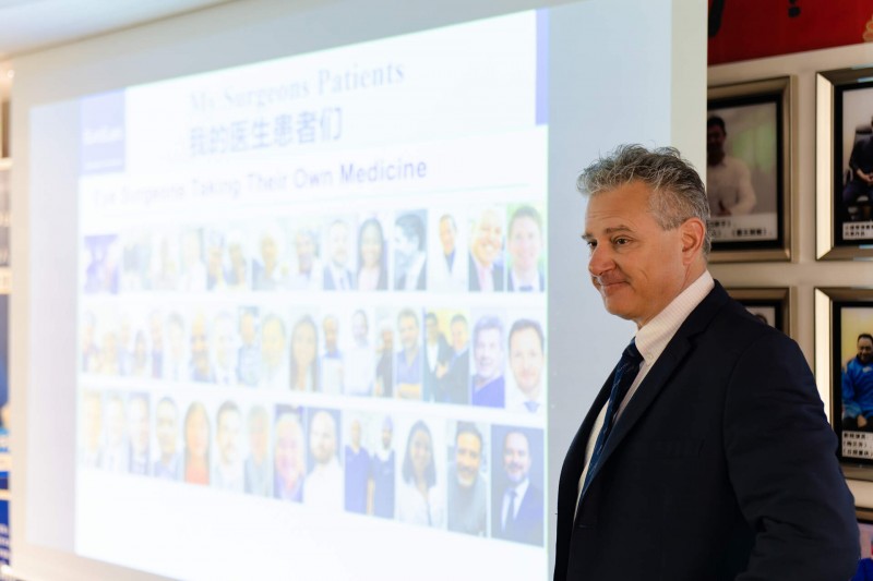 国际眼科专家丹·爱因斯坦教授来沪交流，开展PRESBYOND™蔡司融合视觉老视手术