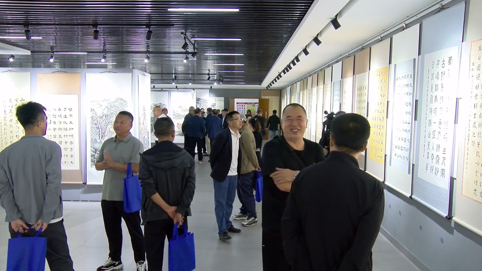 01769.mp4.00_00_10_15.静止001.jpg